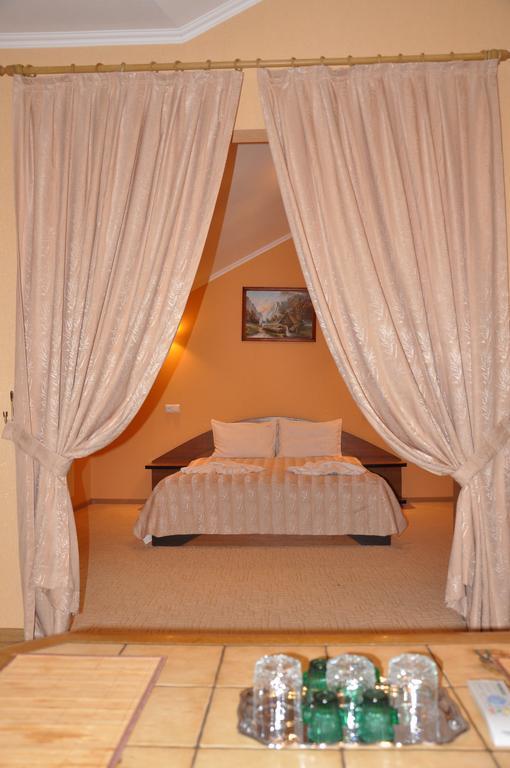 Focus Hotel Chust Zimmer foto